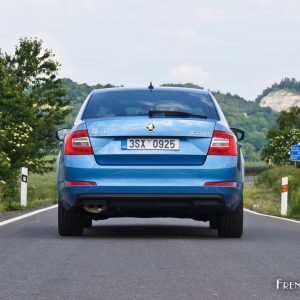 Photo face arrière Škoda Octavia (2017)