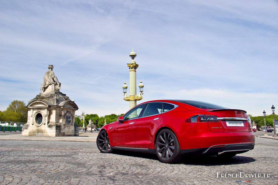 Photo statique arrière Tesla Model S P90D (2016)