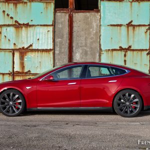 Photo statique profil Tesla Model S P90D (2016)