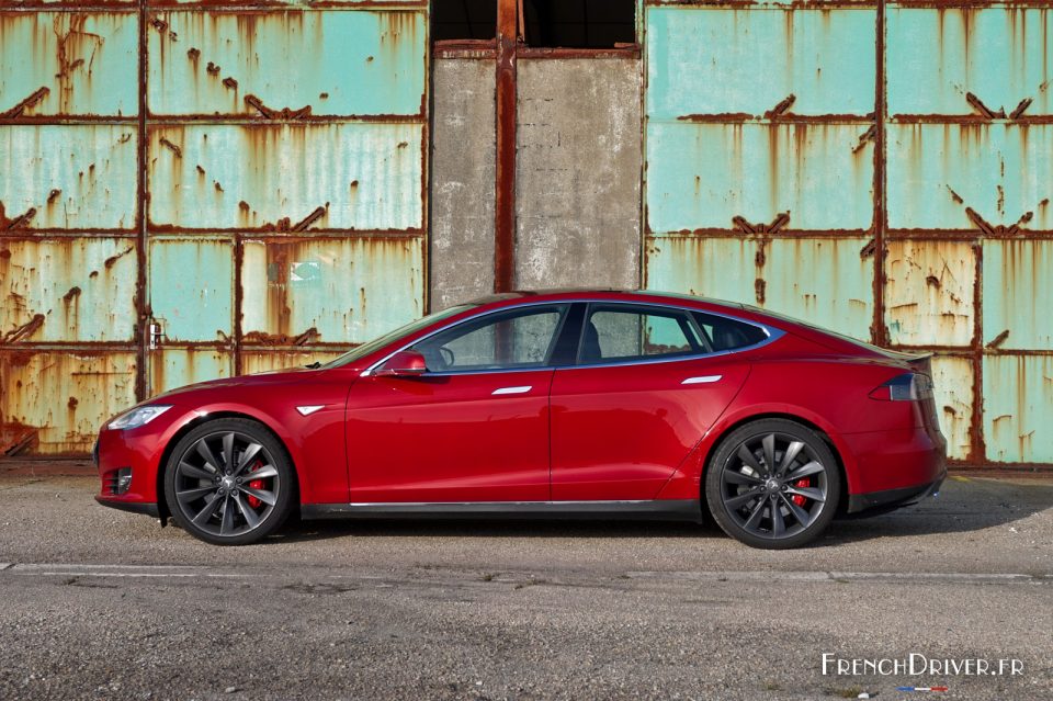 Photo statique profil Tesla Model S P90D (2016)