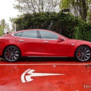 Photo en charge Tesla Model S P90D (2016)