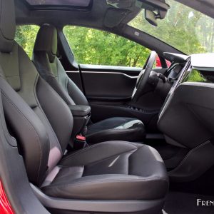 Photo intérieur cuir noir Tesla Model S P90D (2016)