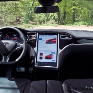 Photo tableau de bord Tesla Model S P90D (2016)