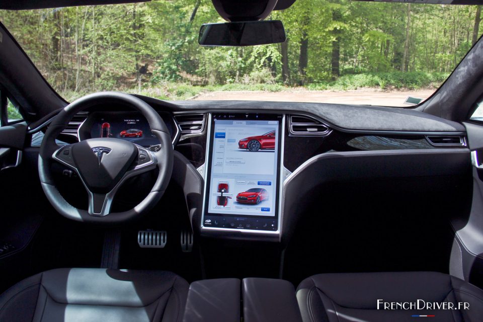 Photo tableau de bord Tesla Model S P90D (2016)