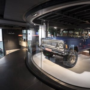 Photo Jeep Wagoneer (1963) – MotorVillage Paris (Juin 2016)