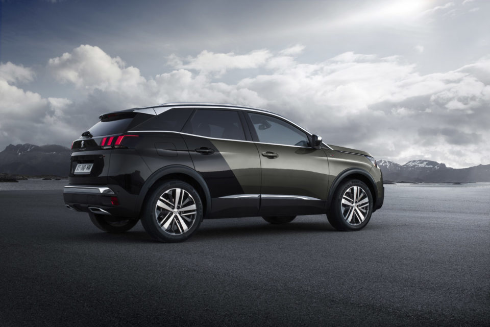 Photo profil arrière Peugeot 3008 GT (2016)