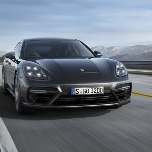 Photo 3/4 avant nouvelle Porsche Panamera Turbo (2016)