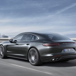 Photo 3/4 arrière nouvelle Porsche Panamera Turbo (2016)