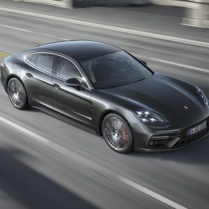 Photo officielle dynamique Porsche Panamera Turbo (2016)