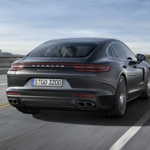 Photo officielle dynamique Porsche Panamera Turbo (2016)