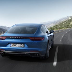 Photo 3/4 arrière nouvelle Porsche Panamera 4S (2016)