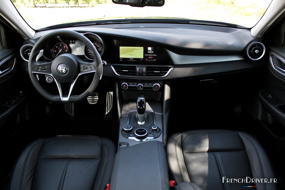 Photo intérieur cuir Alfa Romeo Giulia (2016)