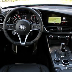 Photo tableau de bord Alfa Romeo Giulia (2016)