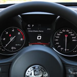 Photo combiné compteurs Alfa Romeo Giulia (2016)