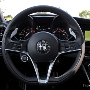 Photo volant cuir Alfa Romeo Giulia (2016)