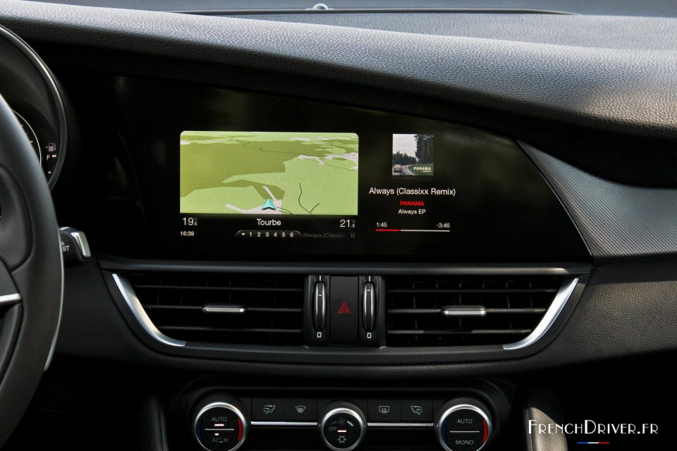 Photo écran tactile Alfa Connect Nav 8,8 Alfa Romeo Giulia (201