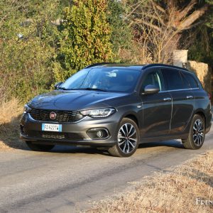 Photo 3/4 avant Fiat Tipo Station Wagon (2016)