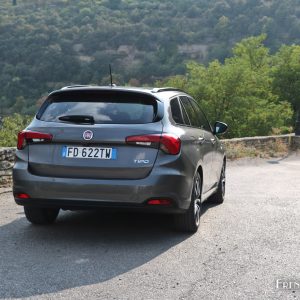 Photo face arrière Fiat Tipo Station Wagon (2016)