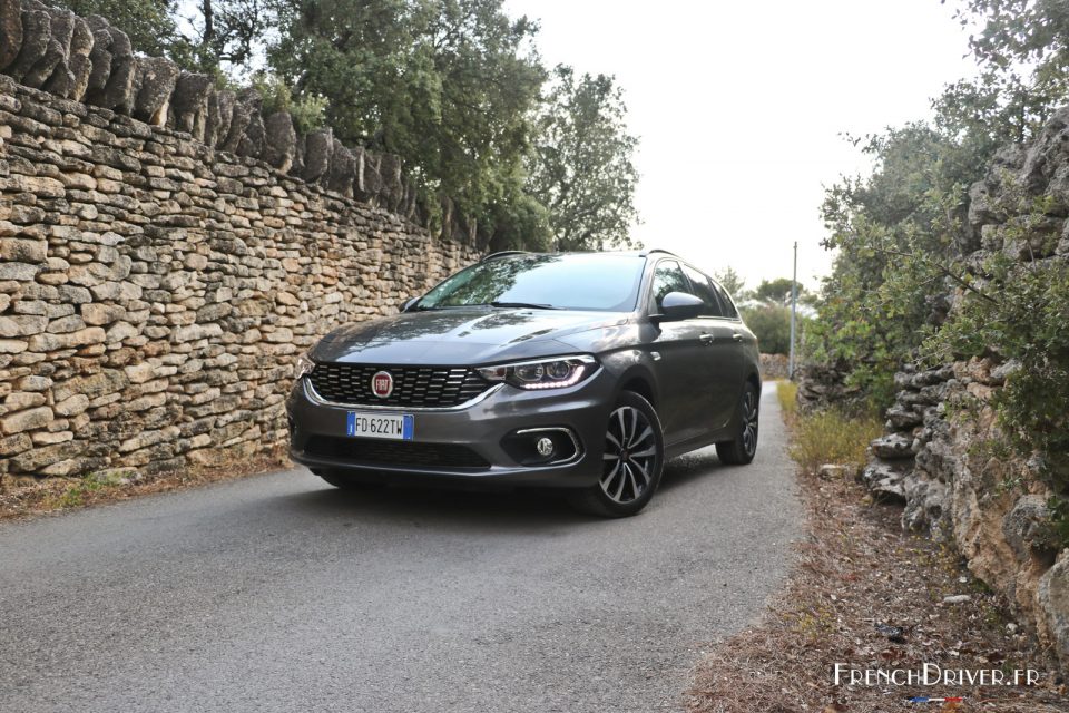 Photo face avant Fiat Tipo Station Wagon (2016)