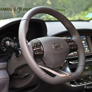 Photo volant cuir Hyundai Ioniq (2016)