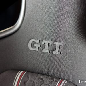 Photo sigle siège baquet Volkswagen Golf GTI Clubsport 2.0 TSI