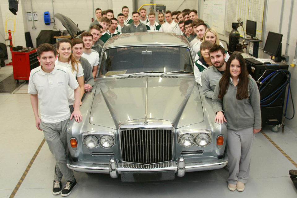 Bentley va faire restaurer une de ses voitures par des apprentis