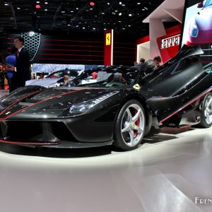 Photo 3/4 avant Ferrari LaFerrari Aperta – Mondial Auto Paris 20