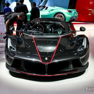 Photo face avant Ferrari LaFerrari Aperta – Mondial Auto Paris 2