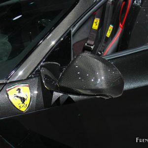 Photo sigle Ferrari LaFerrari Aperta – Mondial Auto Paris 2016