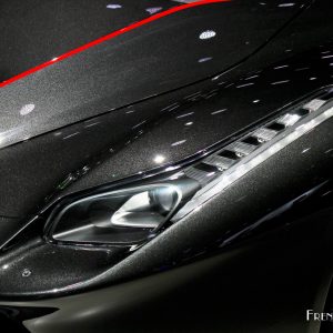 Photo phare avant Ferrari LaFerrari Aperta – Mondial Auto Paris