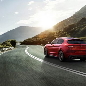 Photo 3/4 arrière Alfa Romeo Stelvio Quadrifoglio (2017)