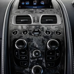 Photo console centrale carbone Aston Martin Vanquish S (2017)