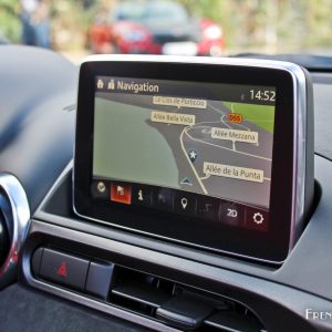 Photo écran tactile navigation GPS Abarth 124 Spider (2016)