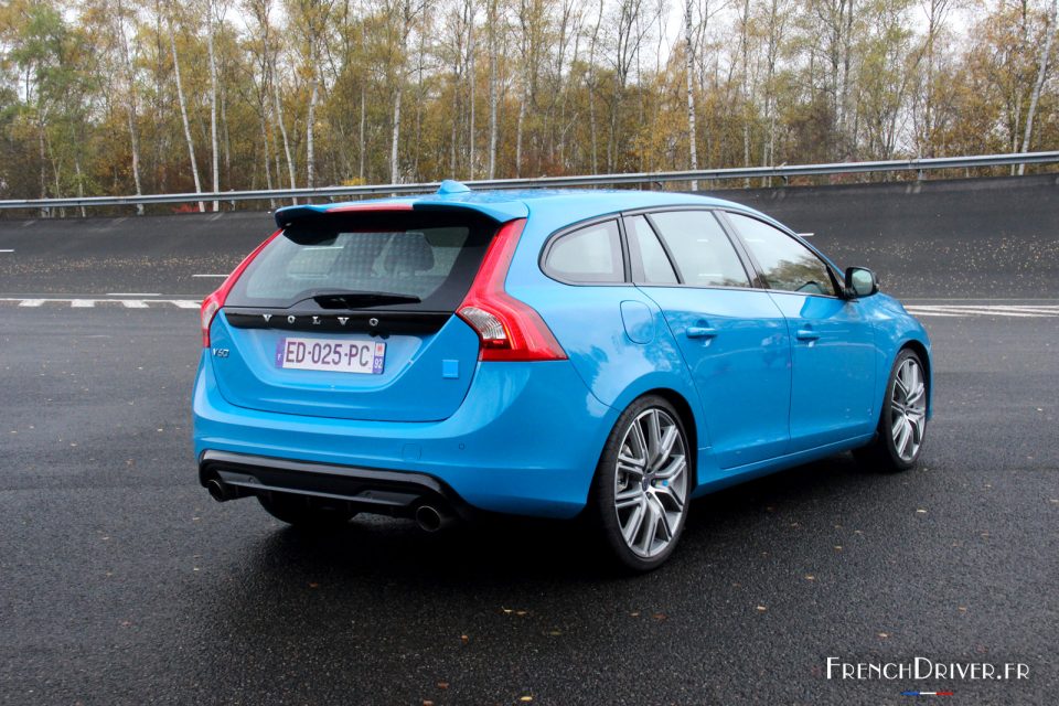 Photo 3/4 arrière Volvo V60 Polestar (2016)