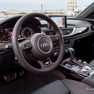 Photo volant cuir Audi A6 Avant Competition (2016)