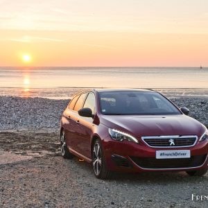 Photo 3/4 avant Peugeot 308 SW GT BlueHDi 180 (2016)