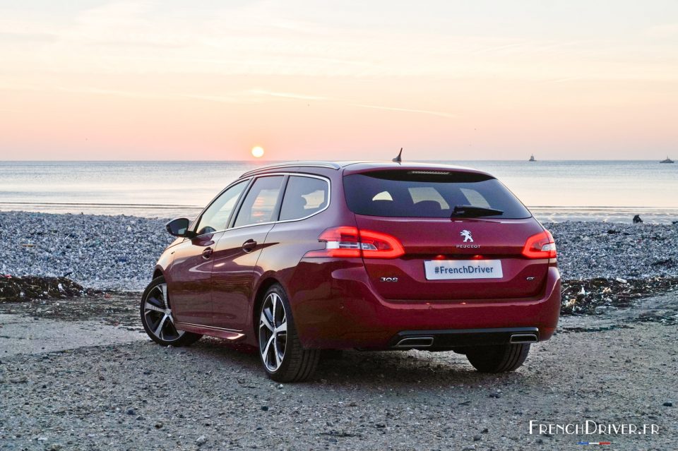 Photo 3/4 arrière Peugeot 308 SW GT BlueHDi 180 (2016)