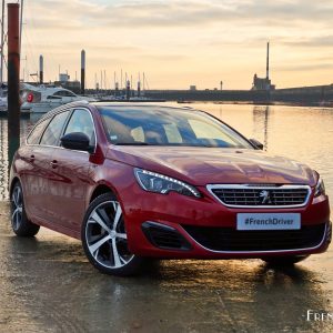 Photo 3/4 avant Peugeot 308 SW GT BlueHDi 180 (2016)