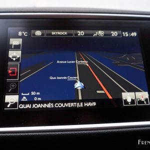 Photo écran tactile navigation GPS Peugeot 308 SW GT BlueHDi 18
