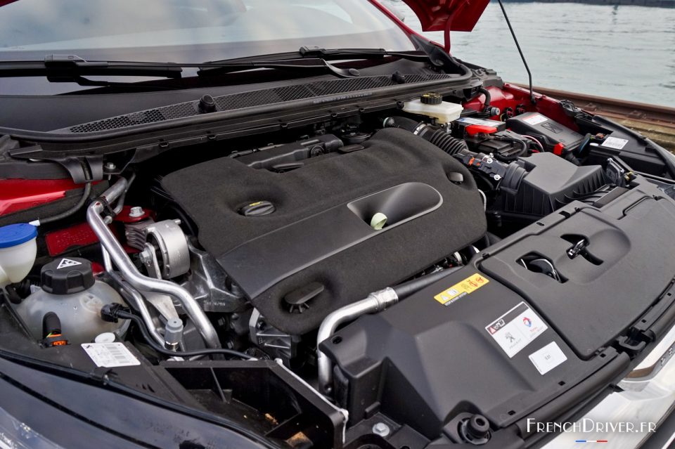 Photo moteur diesel 2.0 BlueHDi 180 ch Peugeot 308 SW GT (2016)