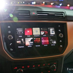 Photo écran tactile 8 pouces SEAT Ibiza V – Présentation à Ba