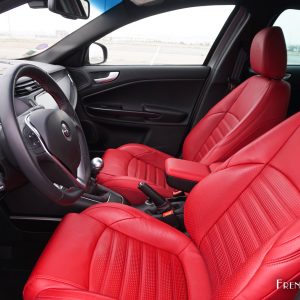 Photo sièges avant cuir rouge Alfa Romeo Giulietta Pack Veloce