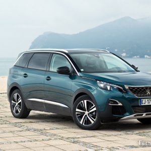 Photo 3/4 avant SUV Peugeot 5008 II (2017)