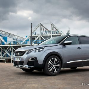 Photo 3/4 avant nouvelle Peugeot 5008 GT II (2017)