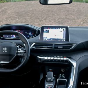 Photo tableau de bord Peugeot 5008 II (2017)