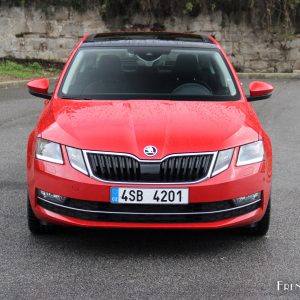 Photo face avant Škoda Octavia Berline restylée (2017)