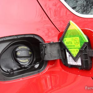 Photo gratte givre trappe carburant Škoda Octavia restylée (20