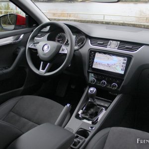 Photo intérieur Škoda Octavia restylée (2017)