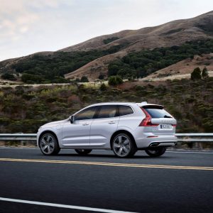 Photo officielle roulante Volvo XC60 R-Design (2017)