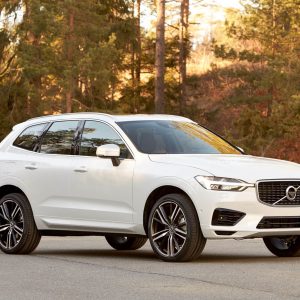 Photo 3/4 avant Volvo XC60 T8 R-Design (2017)